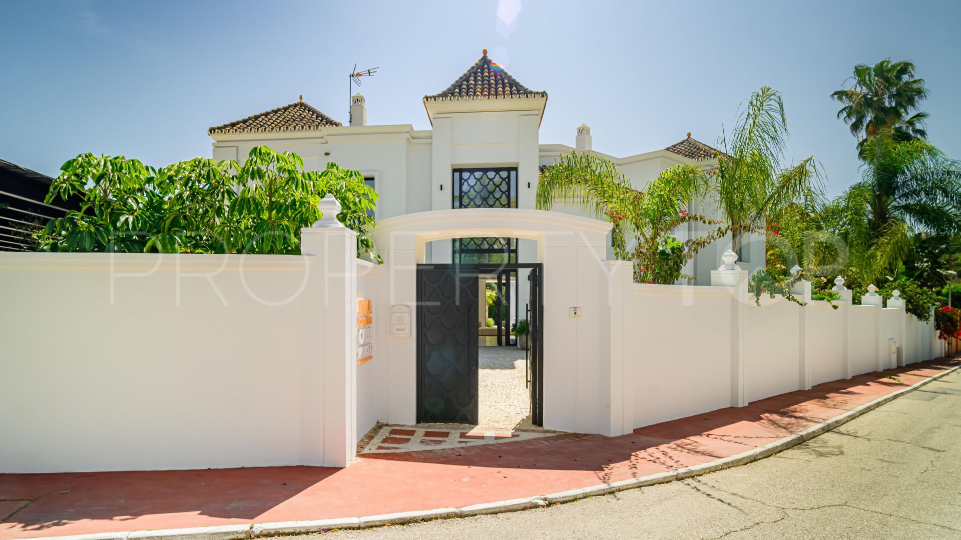 Villa for sale in Parcelas del Golf with 5 bedrooms