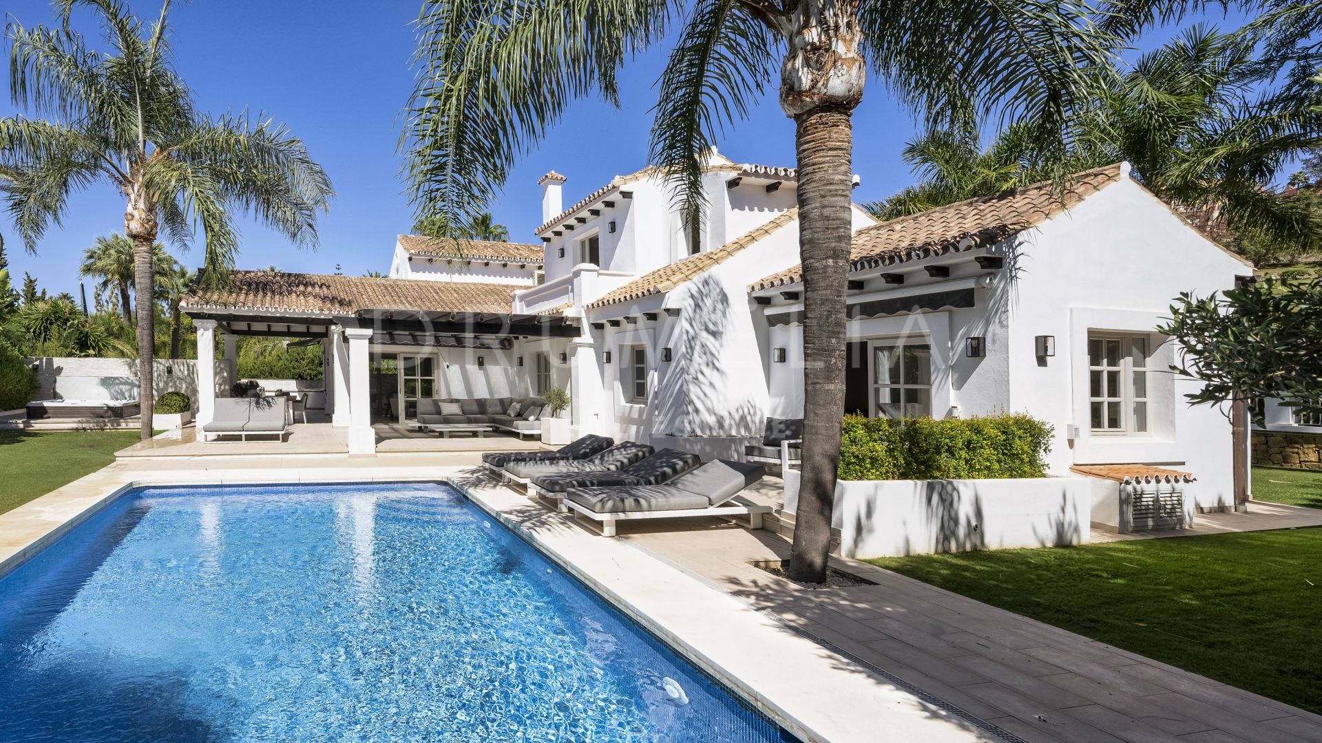 Magnificent renovated luxury home in Los Naranjos Golf, Nueva Andalucia ...