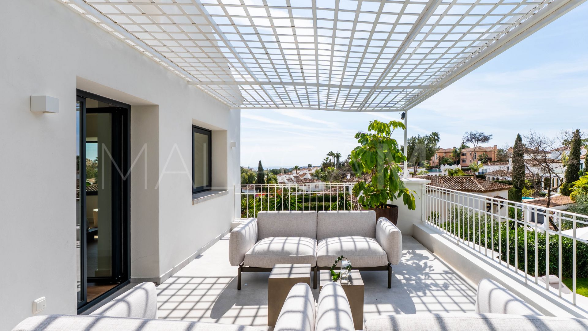 Villa for sale in Nueva Andalucia