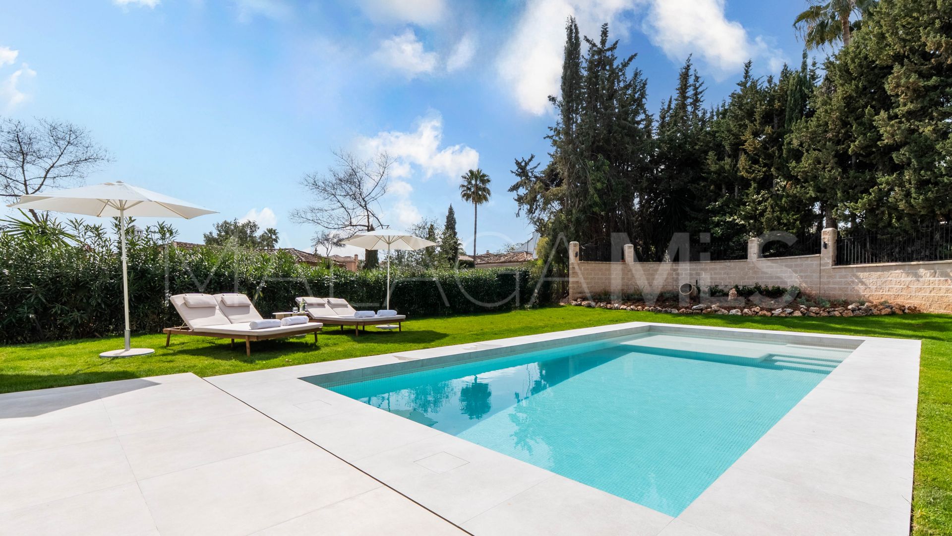Villa for sale in Nueva Andalucia