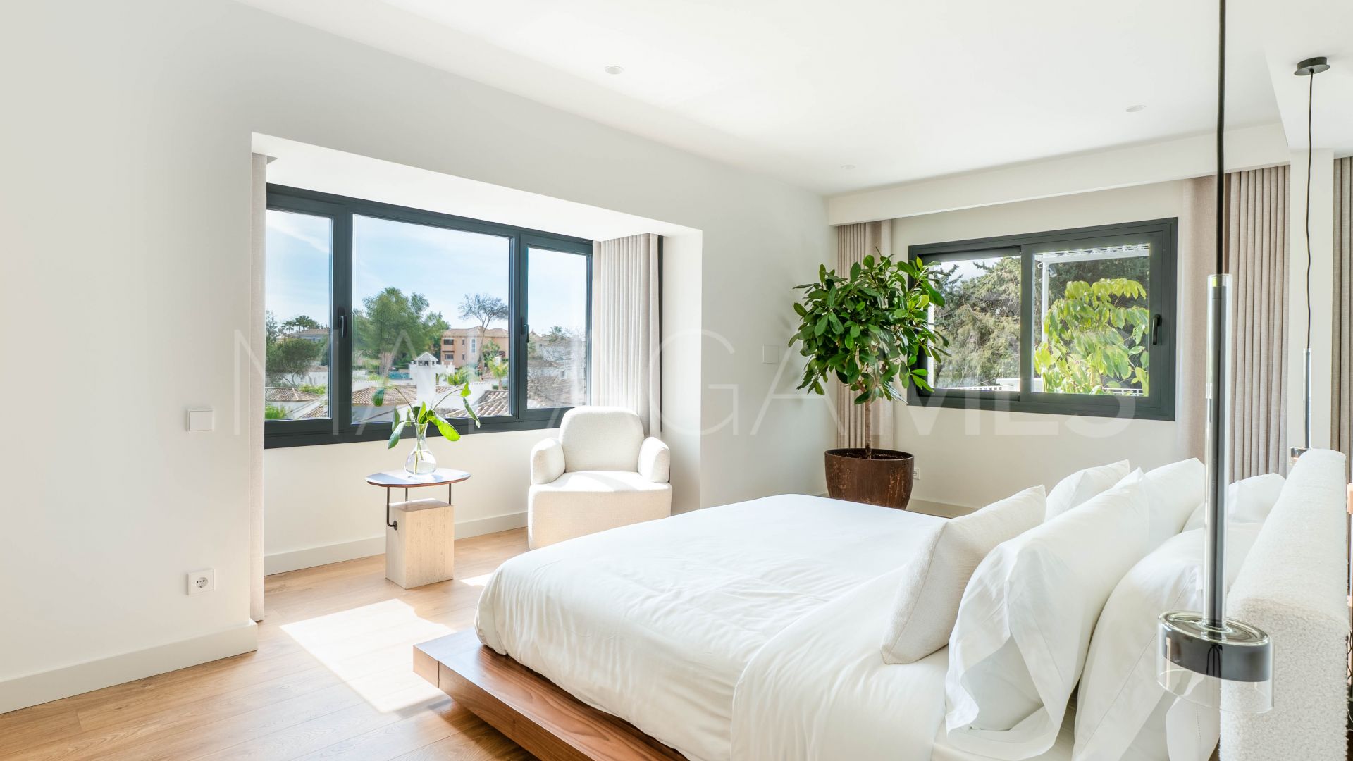 Villa for sale in Nueva Andalucia
