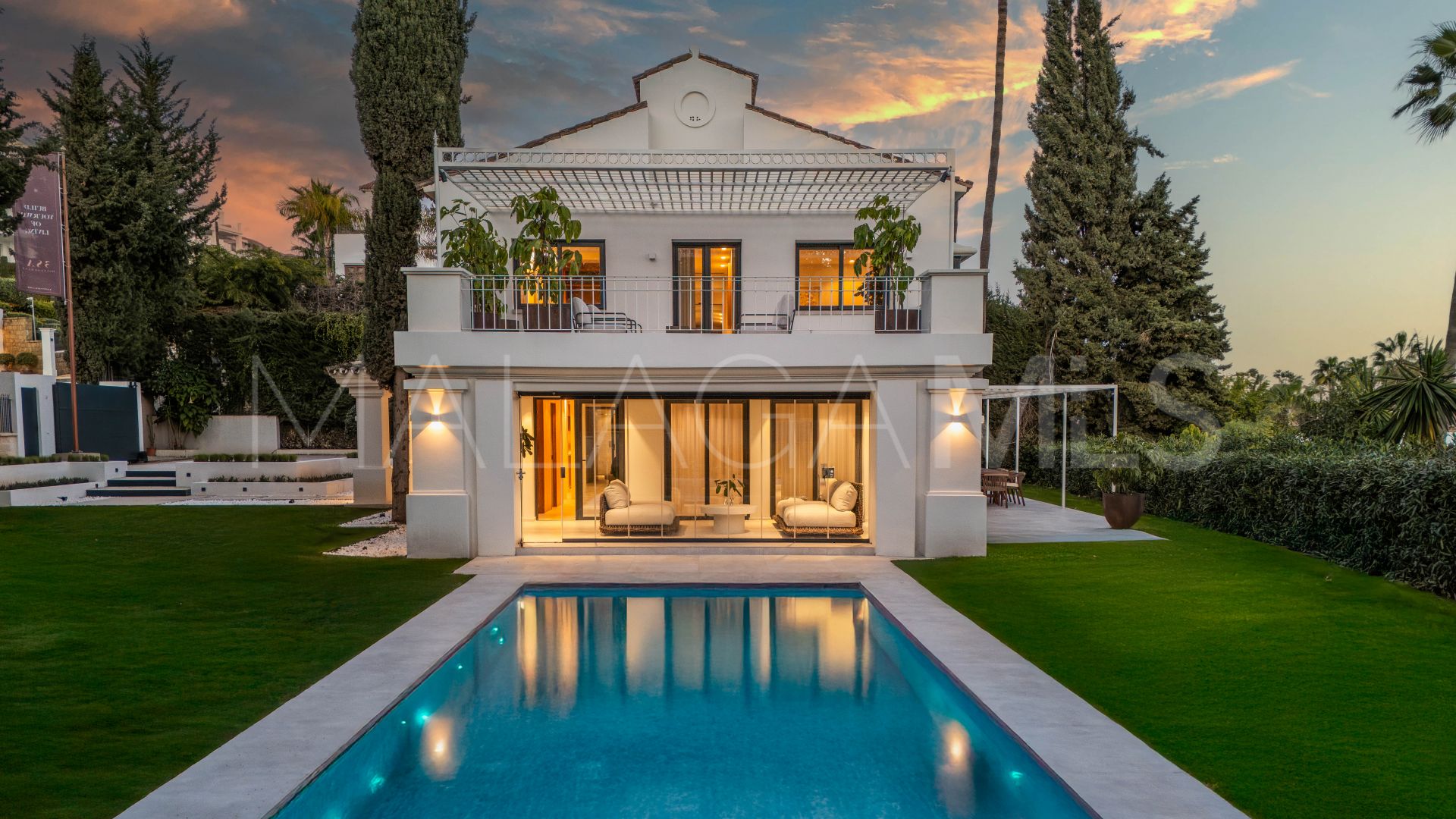 Villa for sale in Nueva Andalucia