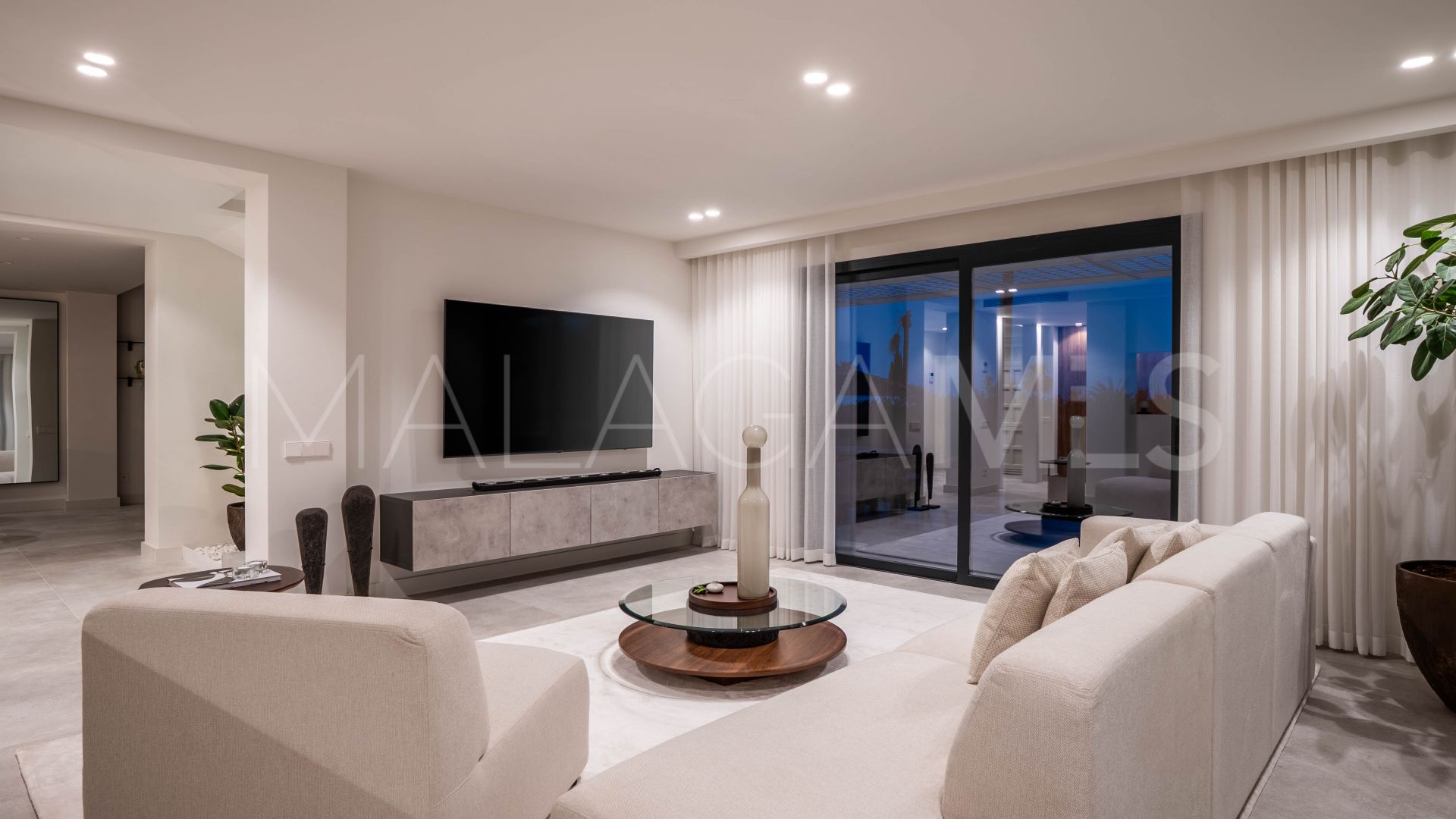 Villa for sale in Nueva Andalucia
