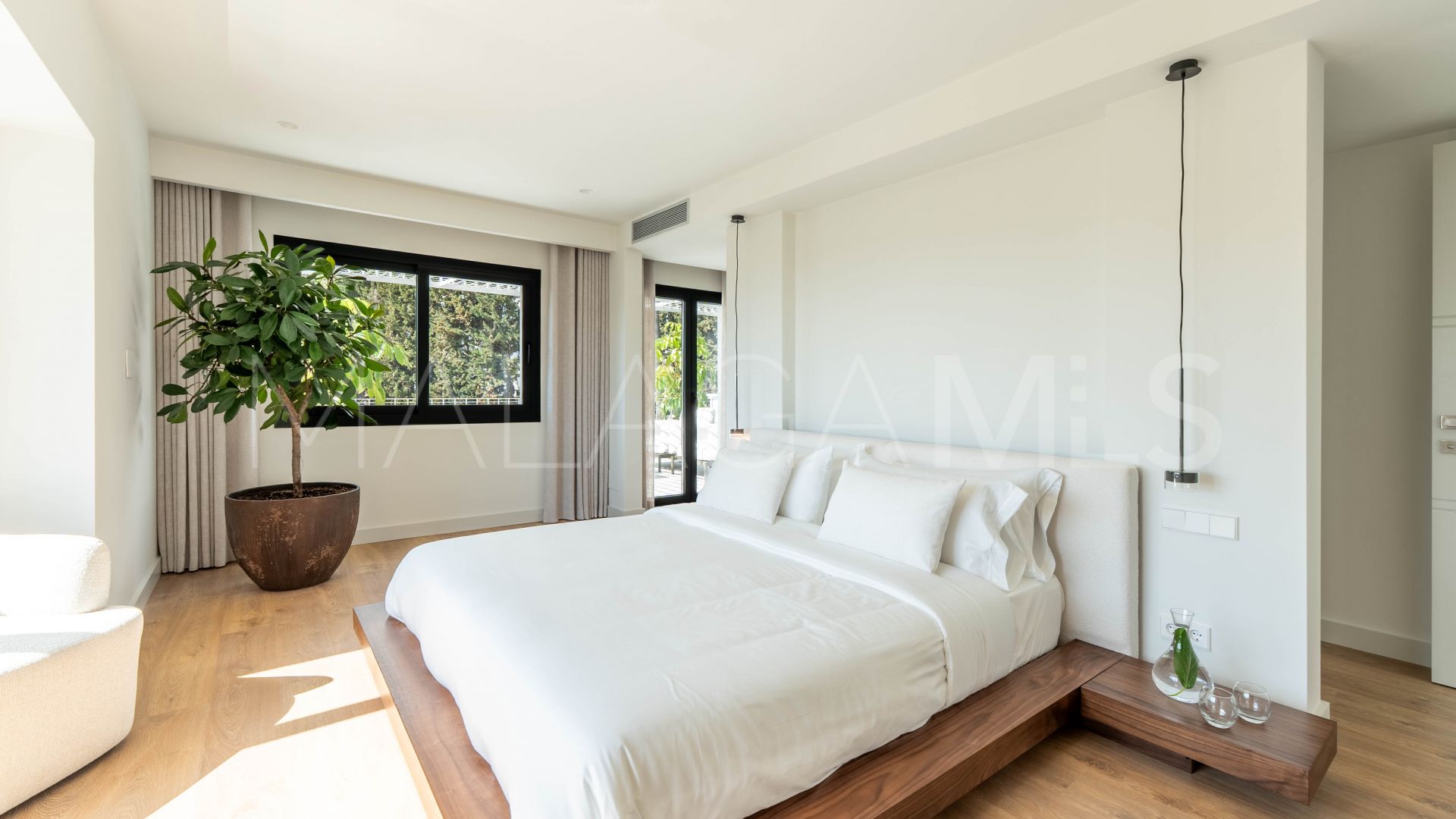 Villa for sale in Nueva Andalucia
