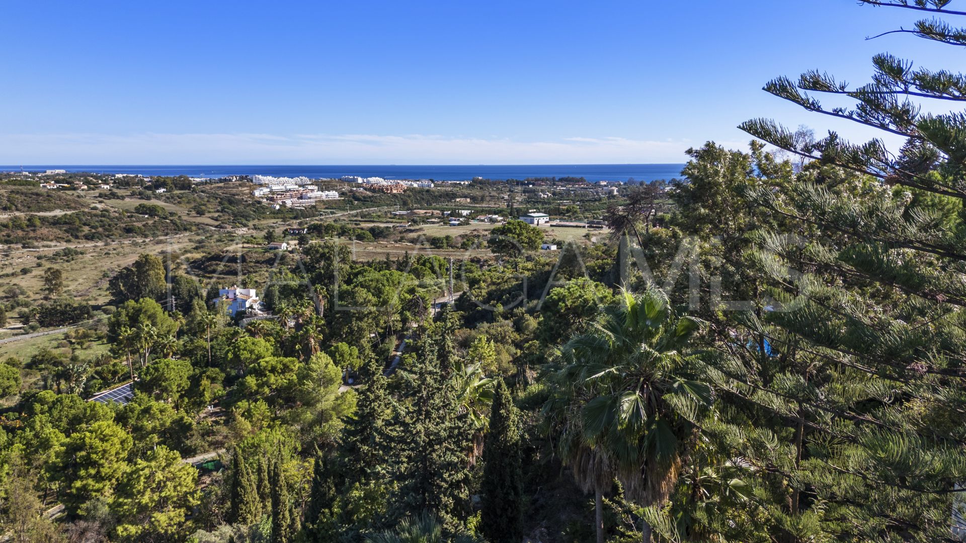 Villa for sale in Benahavis