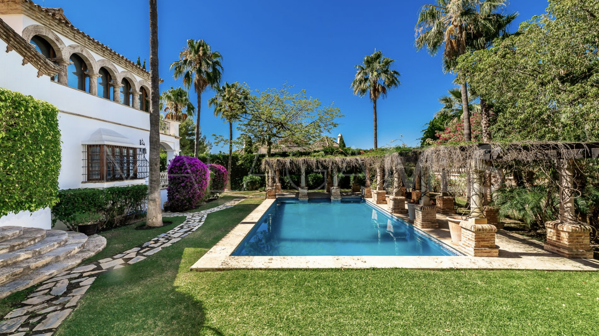 Villa for sale in Sierra Blanca