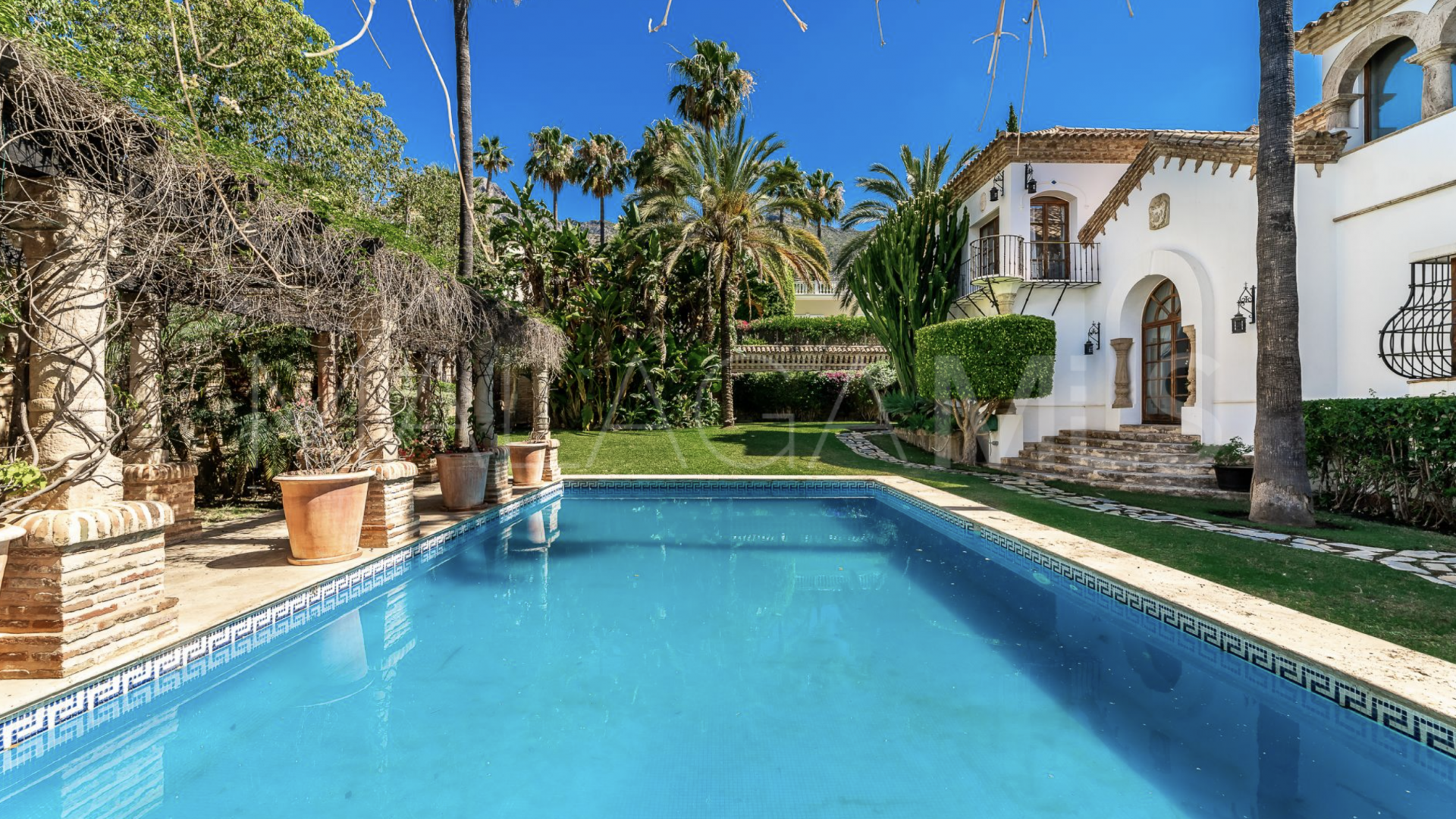 Villa for sale in Sierra Blanca