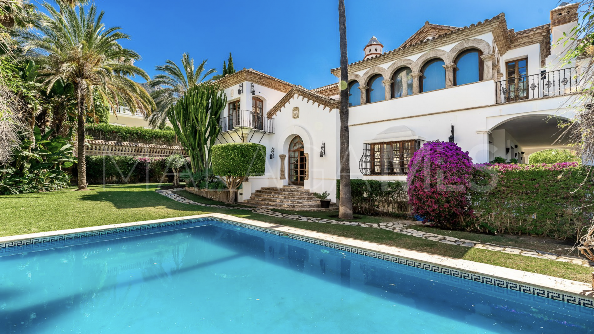 Villa for sale in Sierra Blanca