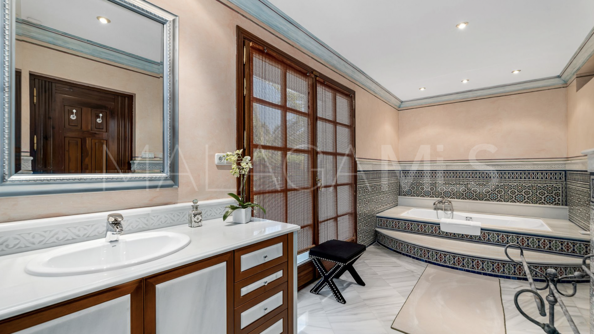 Villa for sale in Sierra Blanca