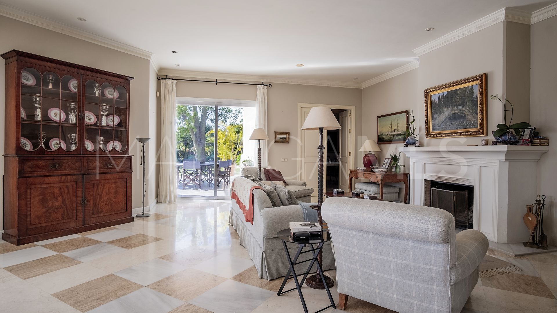 For sale villa with 7 bedrooms in Guadalmina Baja