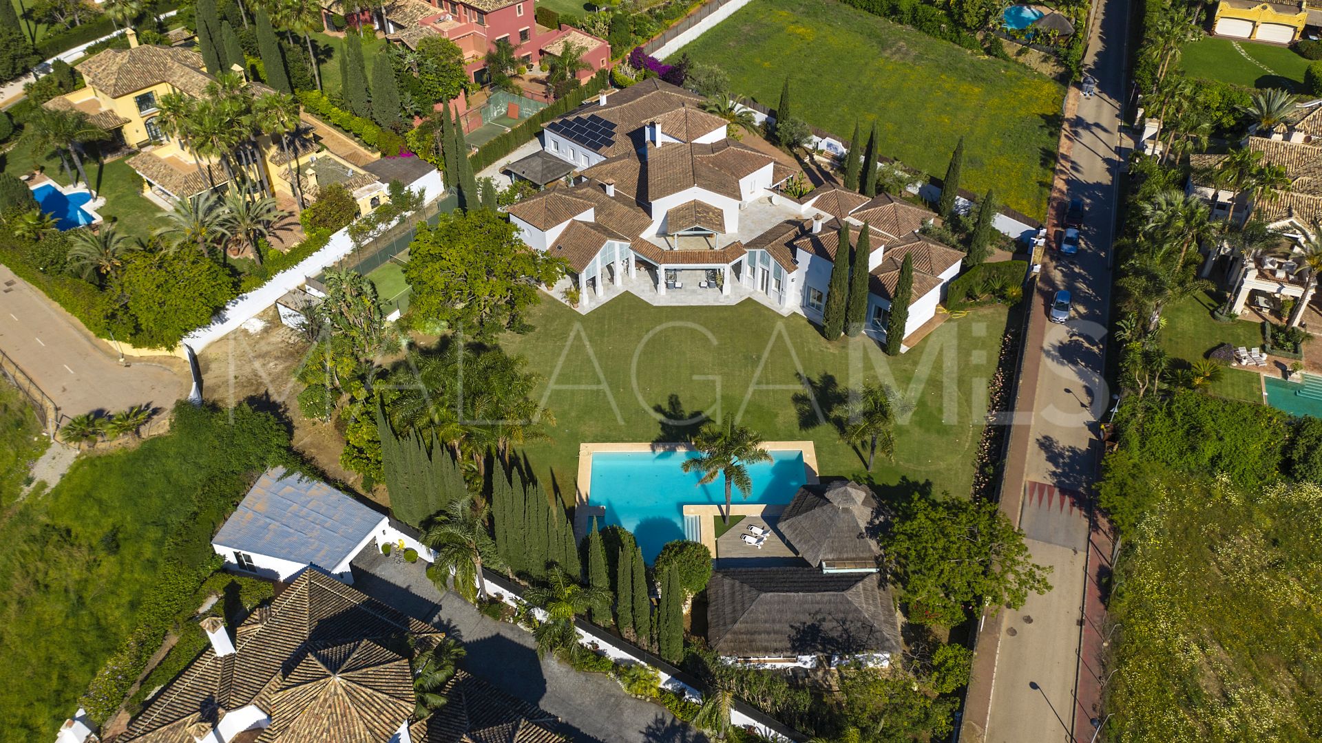 For sale villa with 7 bedrooms in Guadalmina Baja