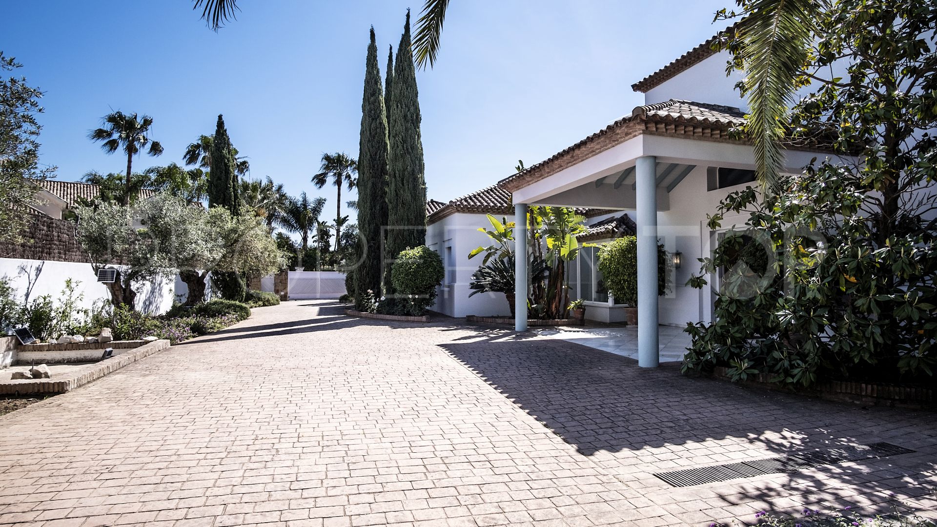 Se vende villa en Guadalmina Baja con 7 dormitorios