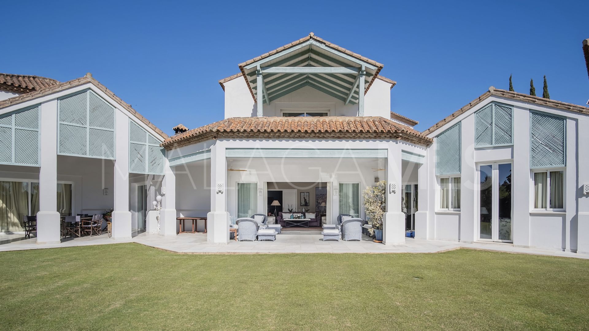 For sale villa with 7 bedrooms in Guadalmina Baja