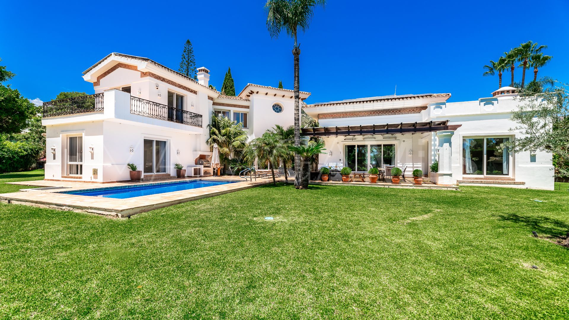 Villa for sale in Sierra Blanca