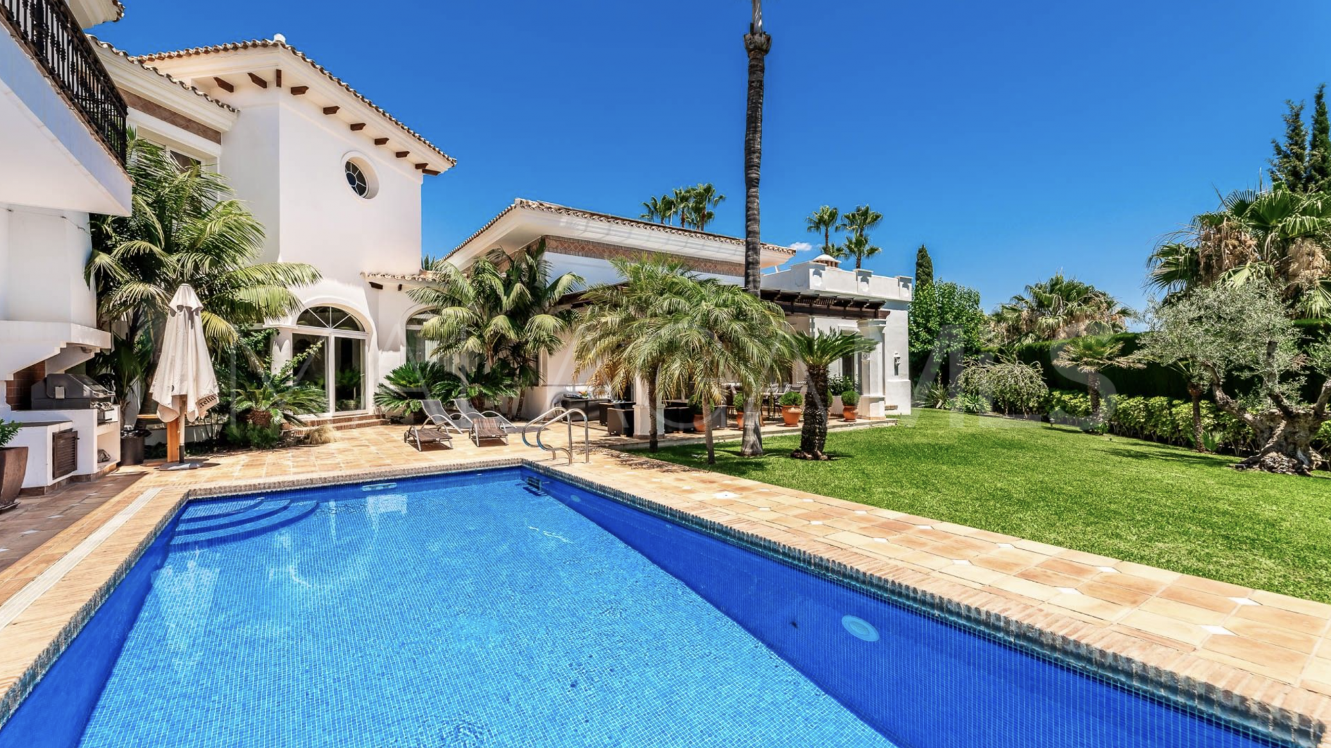 Villa for sale in Sierra Blanca