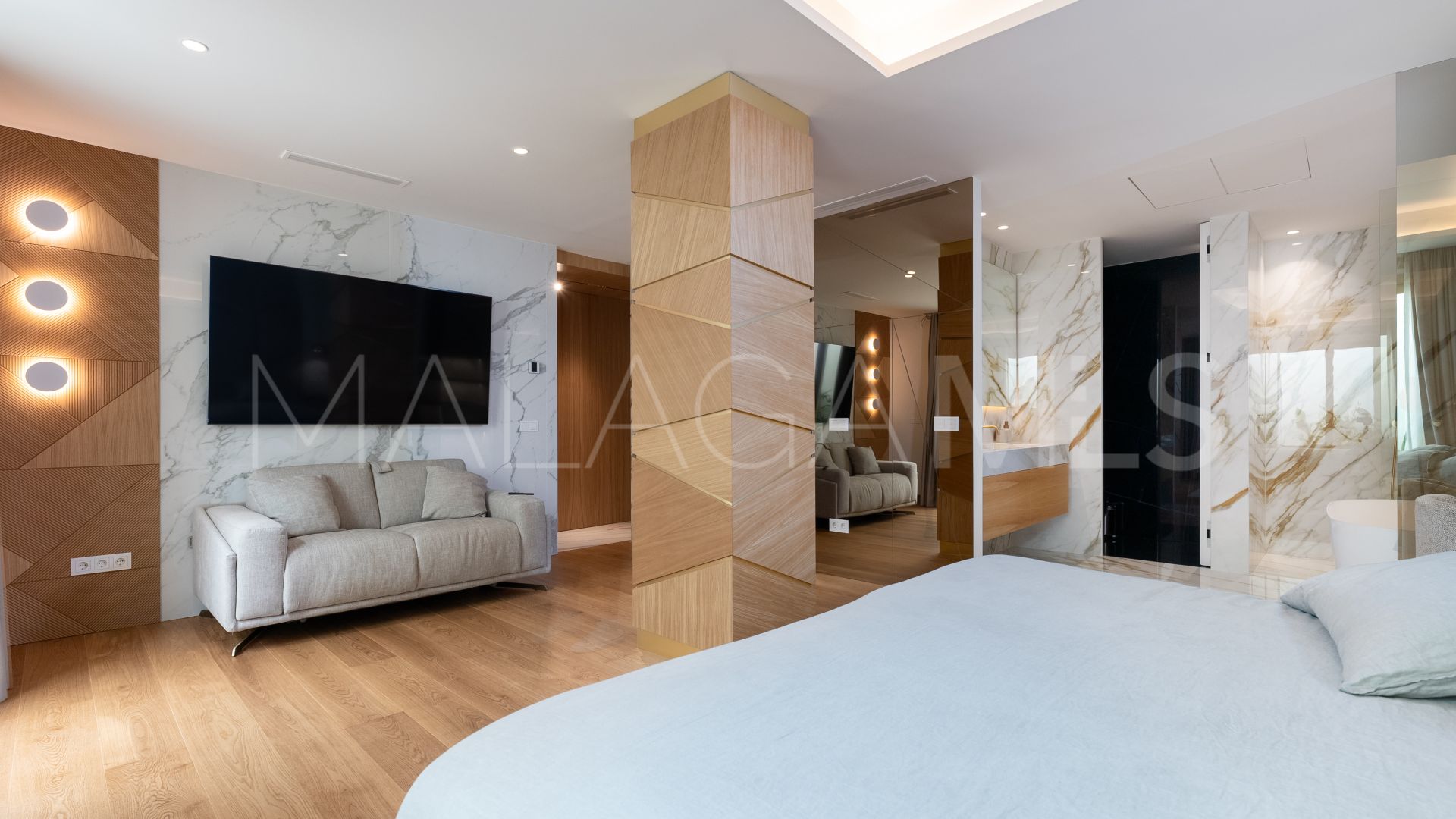 Ground floor duplex for sale in Marbella Golden Mile with 3 bedrooms