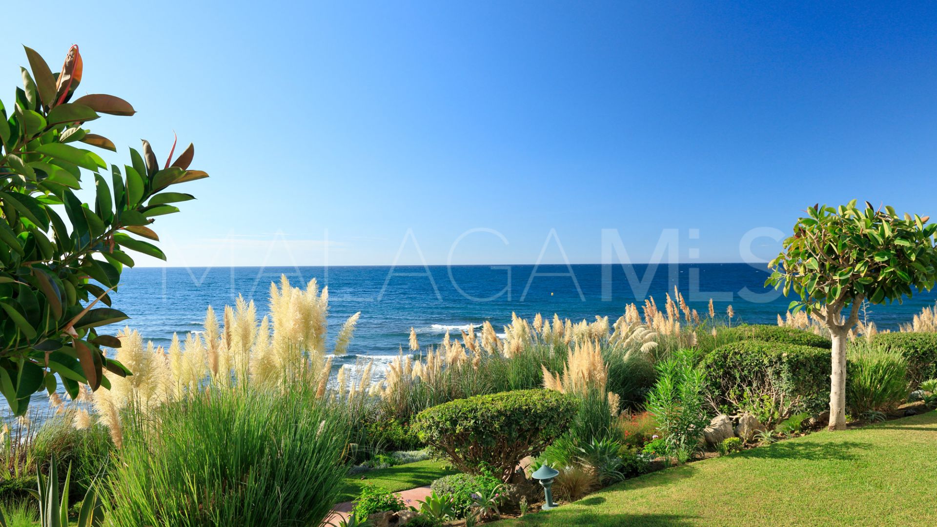 Puente Romano, apartamento planta baja for sale with 3 bedrooms