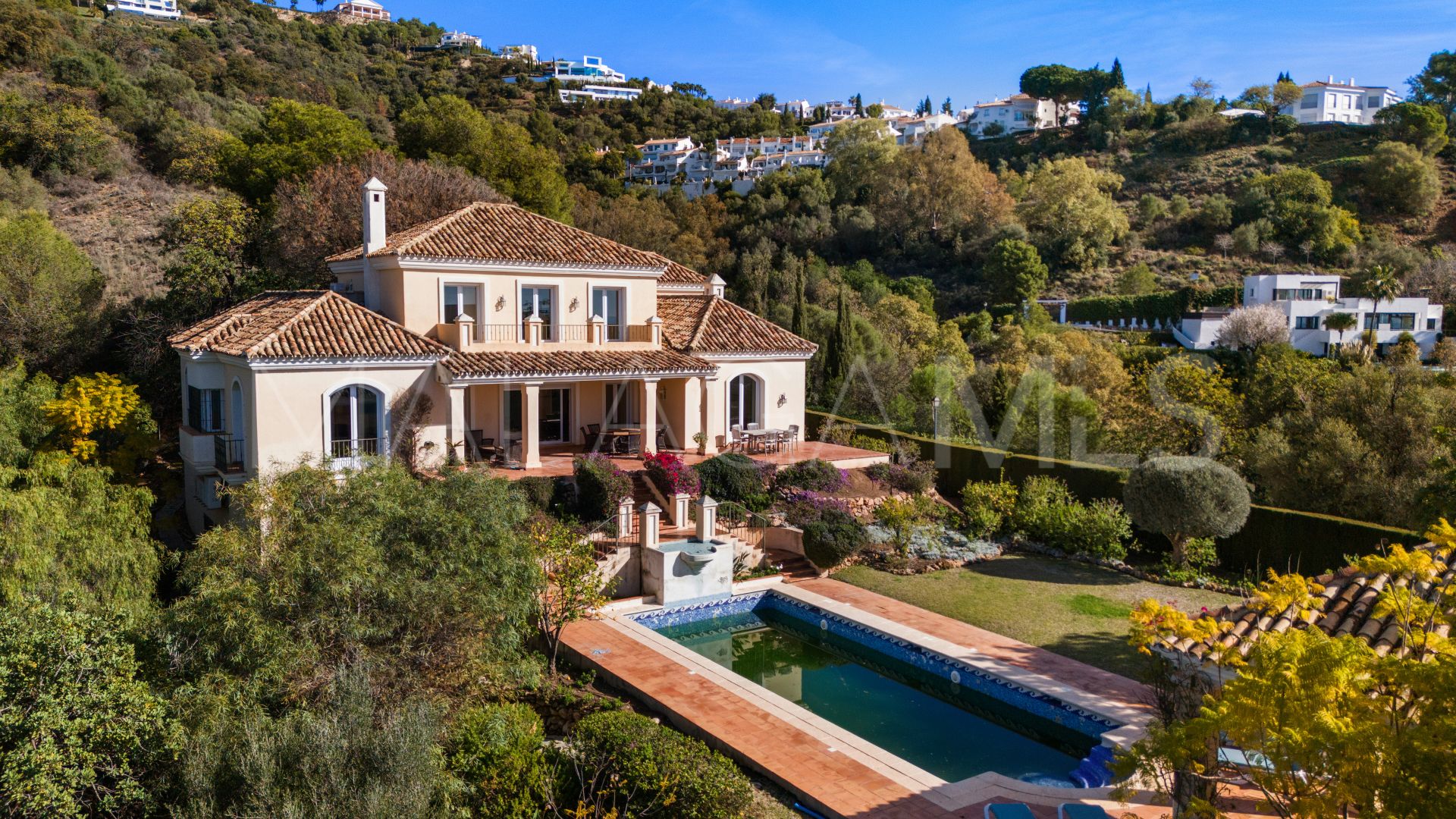 Villa for sale in Los Altos de los Monteros