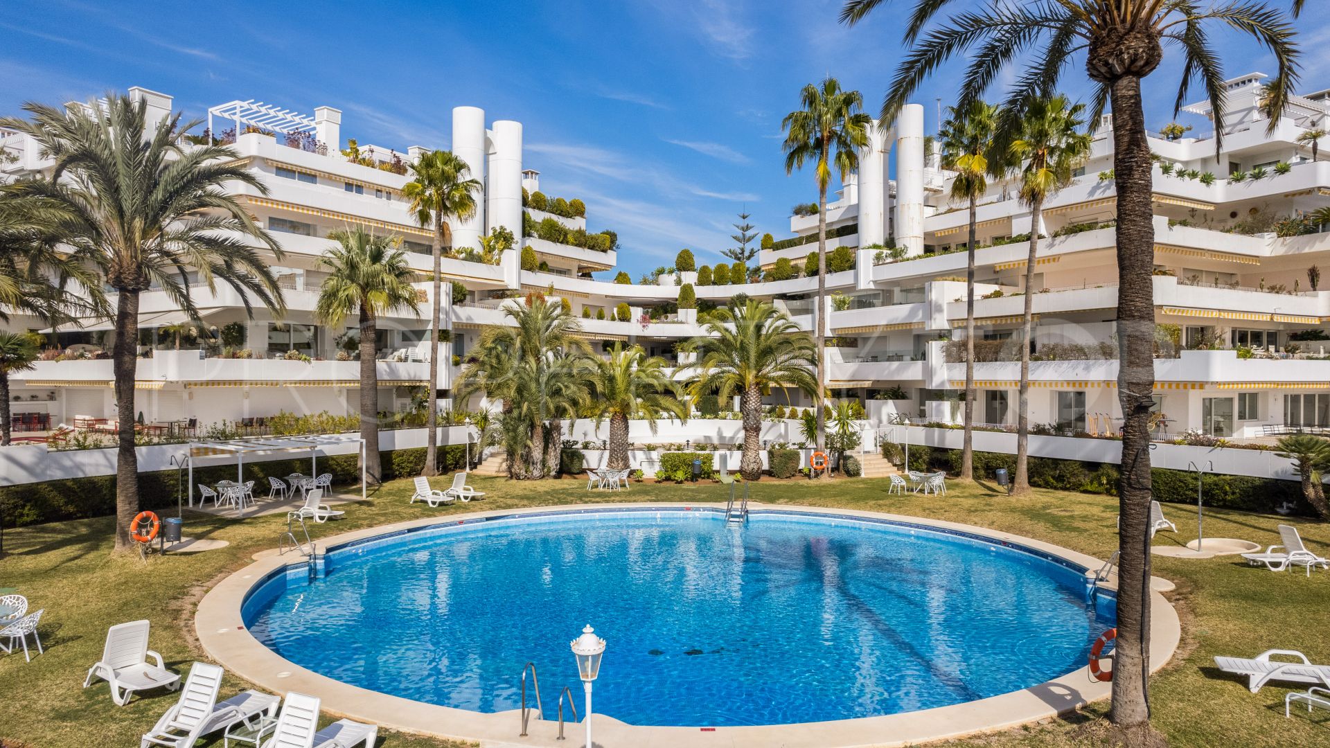 Apartamento en venta en Las Lomas del Marbella Club