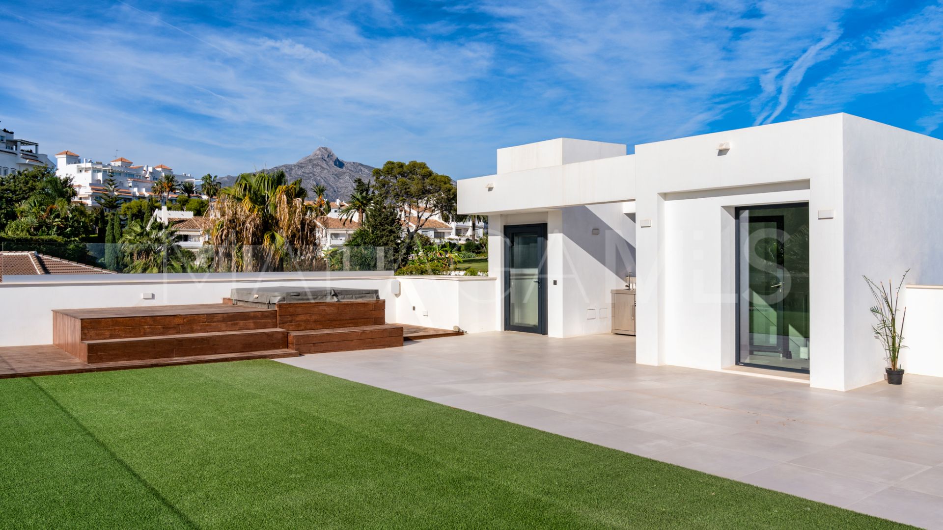 Villa for sale in Marbella - Puerto Banus