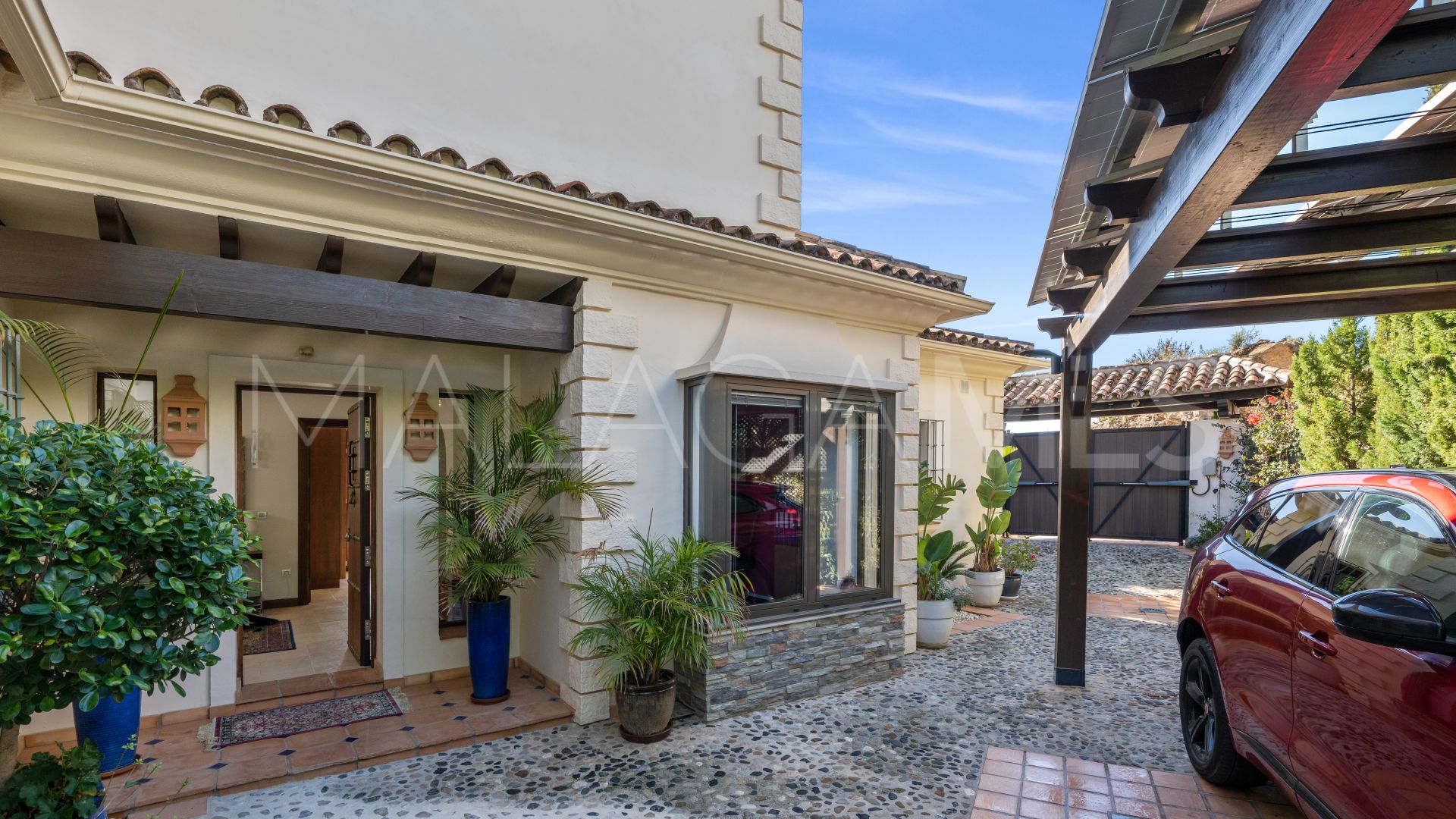 Villa for sale in Los Altos de los Monteros