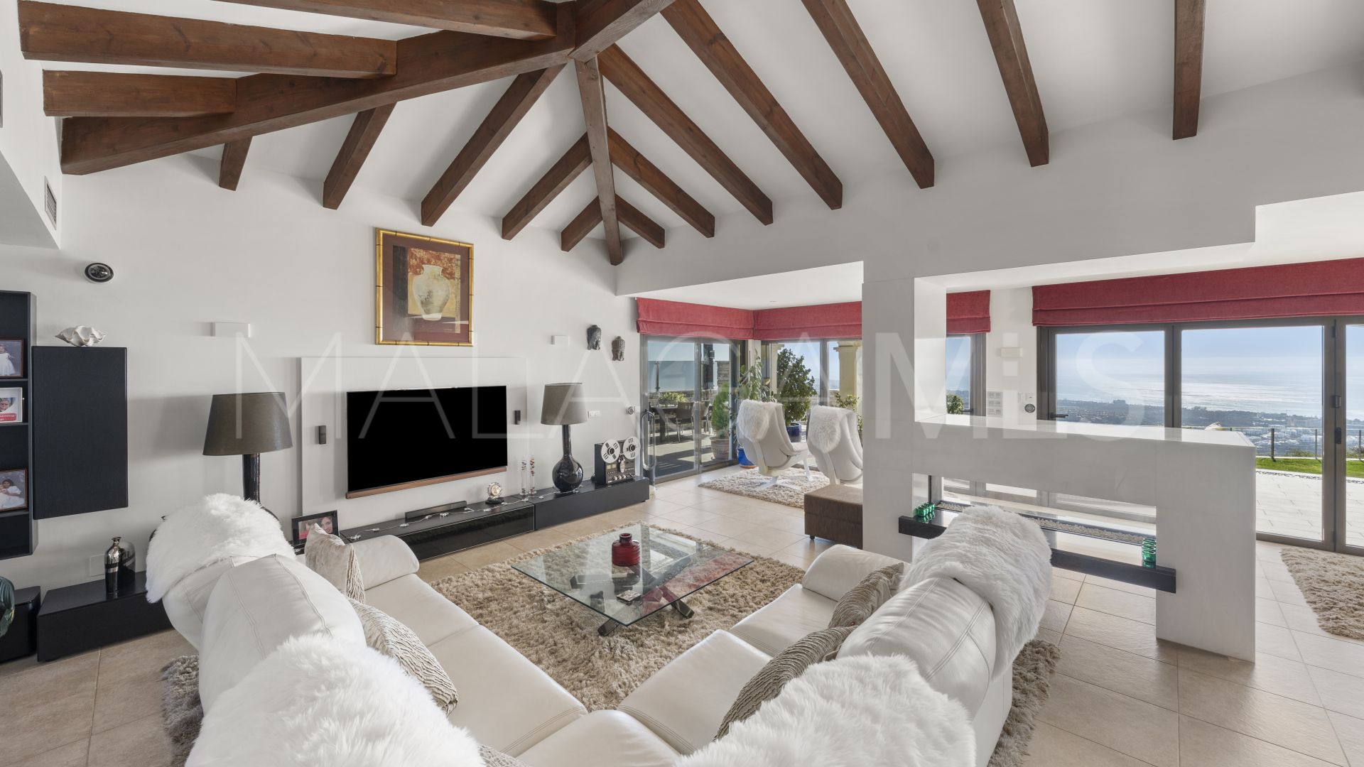 Villa for sale in Los Altos de los Monteros