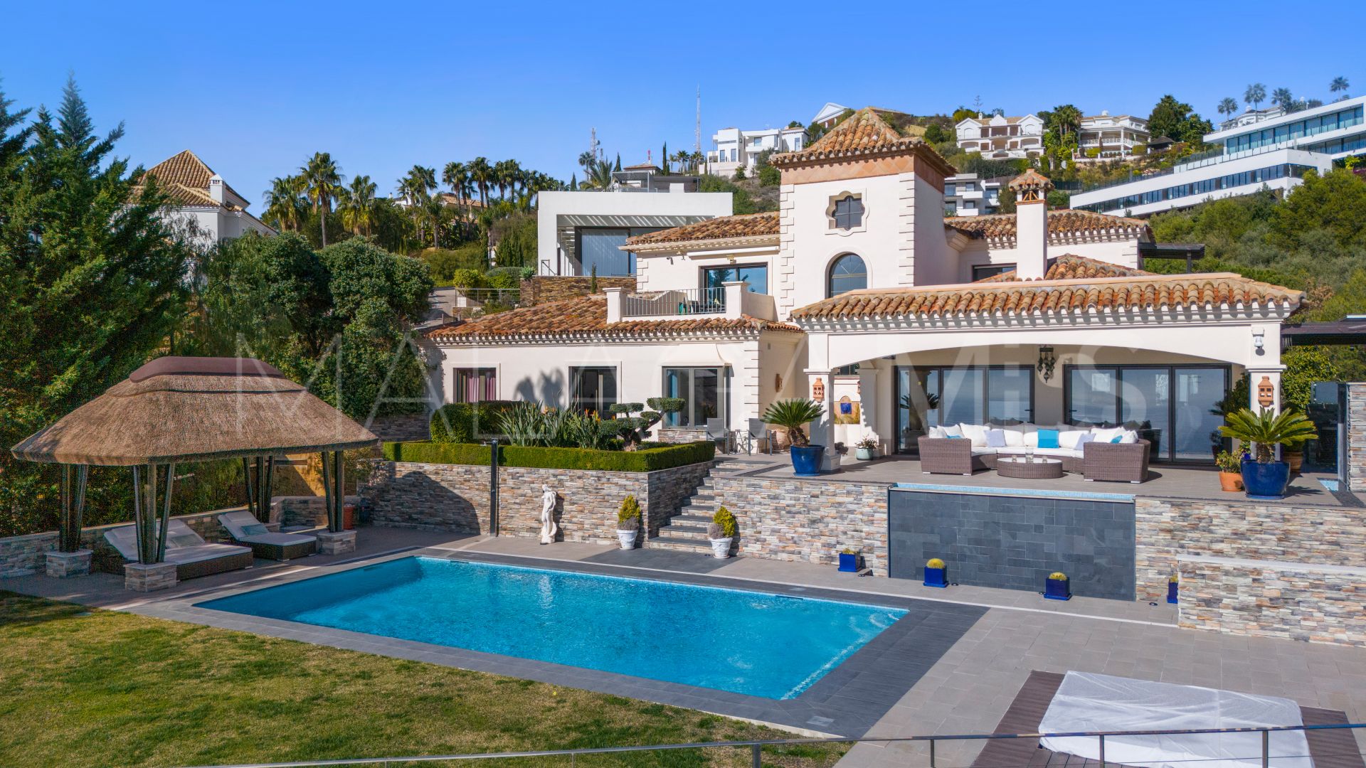 Villa for sale in Los Altos de los Monteros