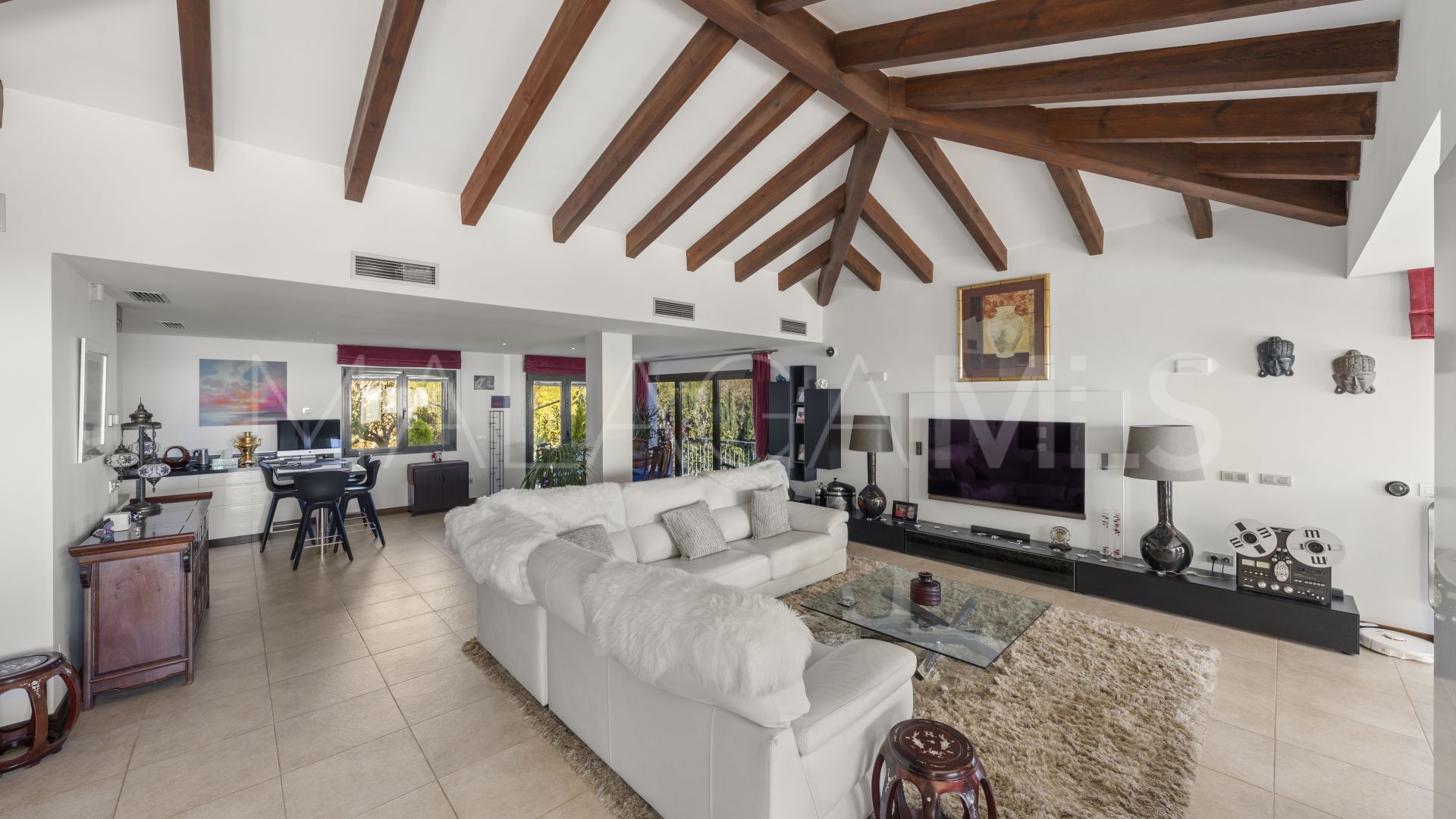 Villa for sale in Los Altos de los Monteros