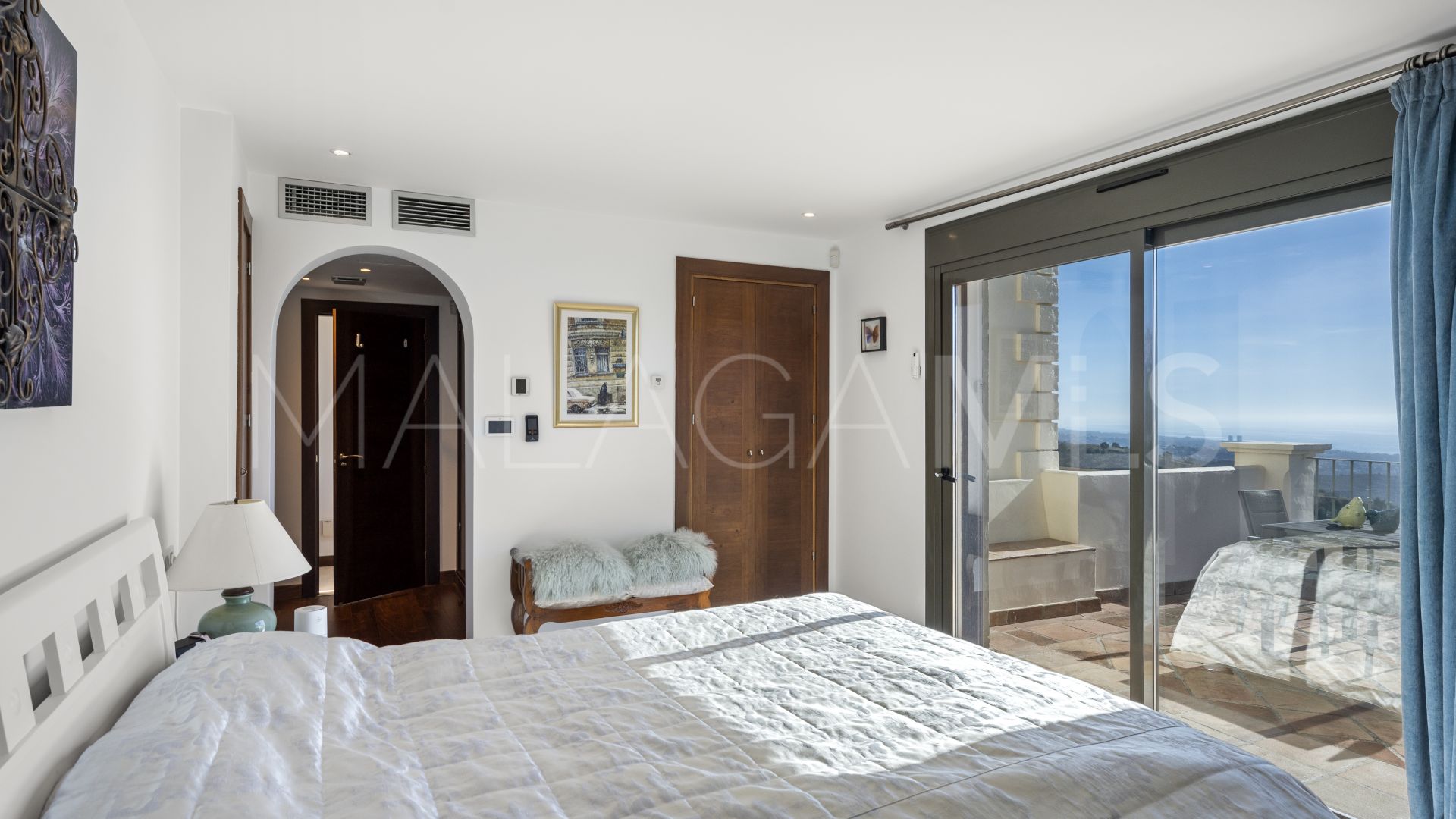 Villa for sale in Los Altos de los Monteros