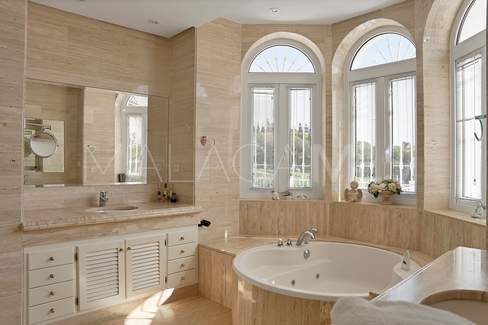 Villa for sale in Haza del Conde