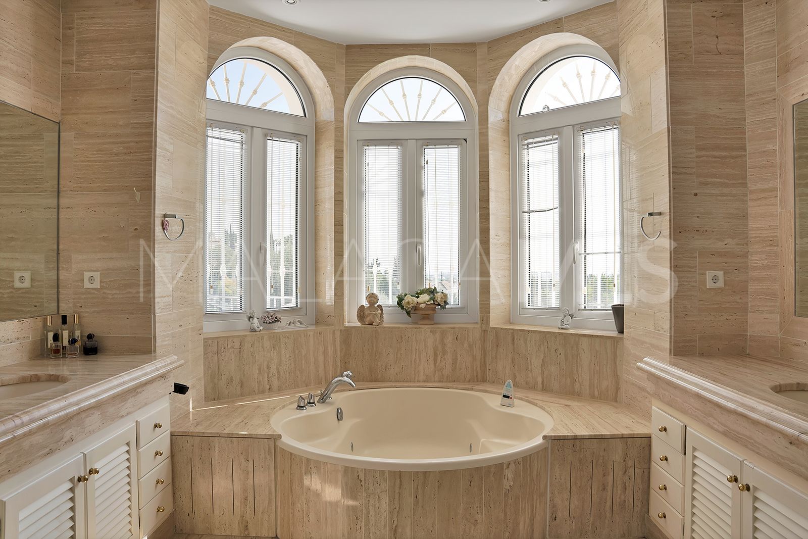 Villa for sale in Haza del Conde