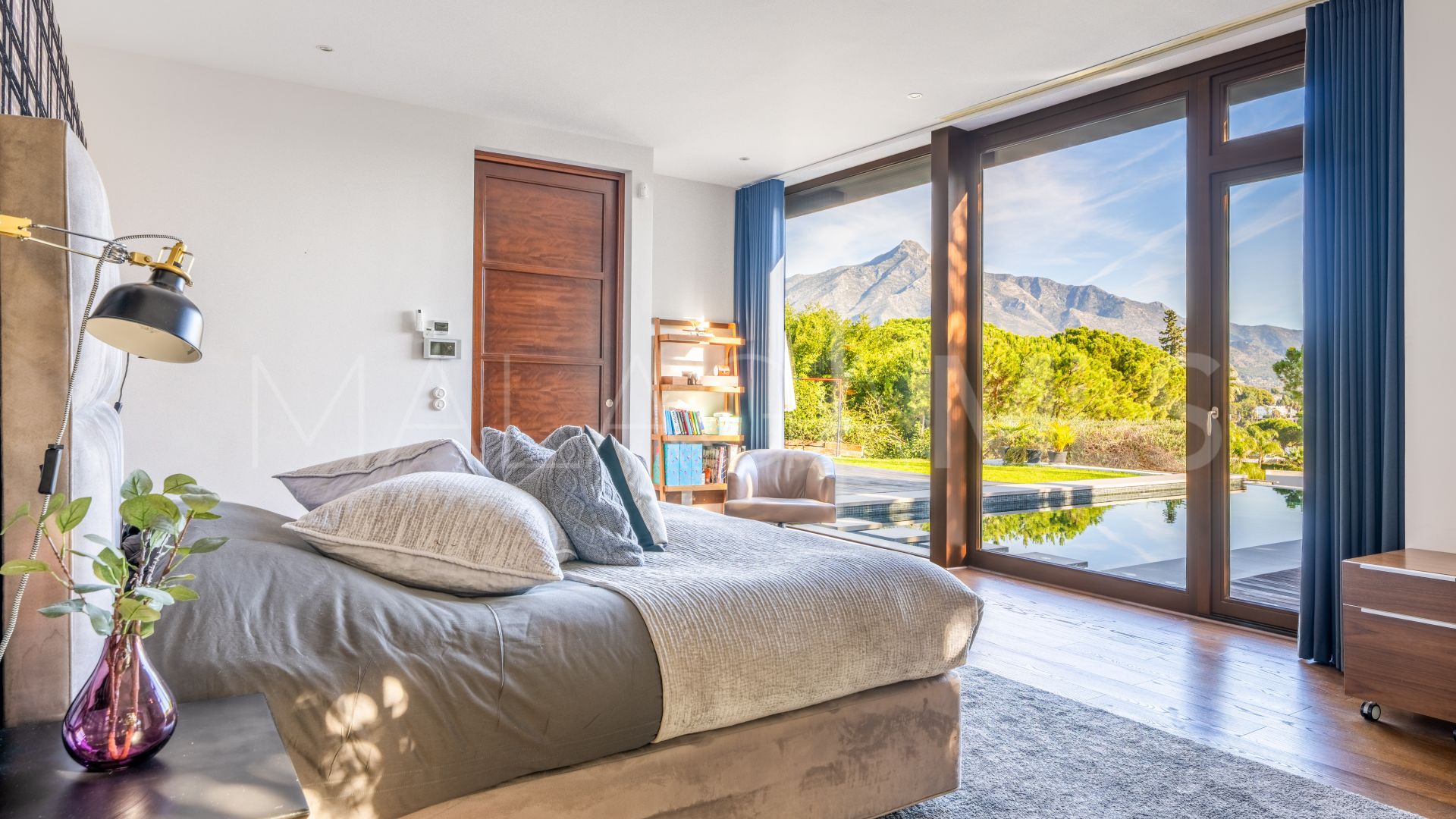 Se vende villa in Las Brisas with 5 bedrooms