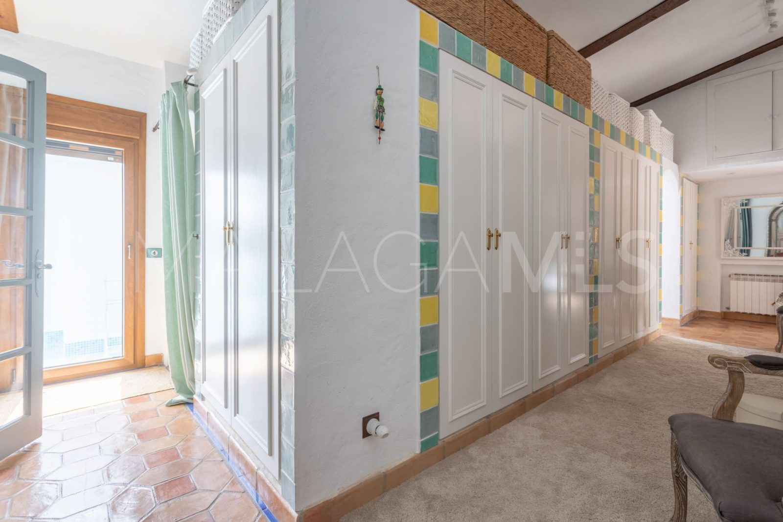 For sale villa with 4 bedrooms in Guadalmina Baja