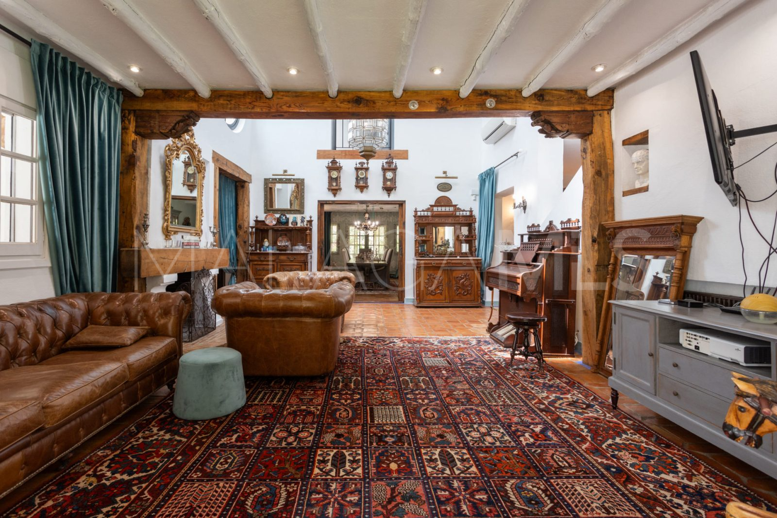 For sale villa with 4 bedrooms in Guadalmina Baja