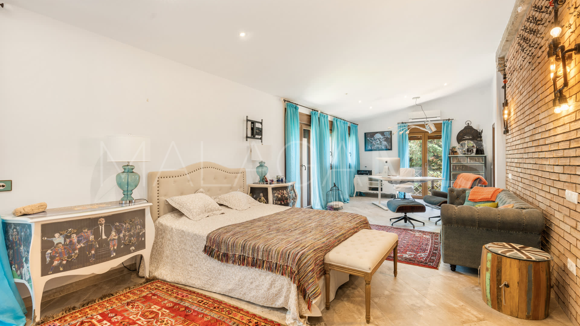 For sale villa with 4 bedrooms in Guadalmina Baja