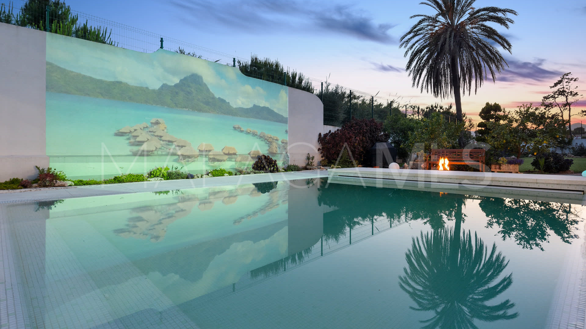 For sale villa with 4 bedrooms in Guadalmina Baja