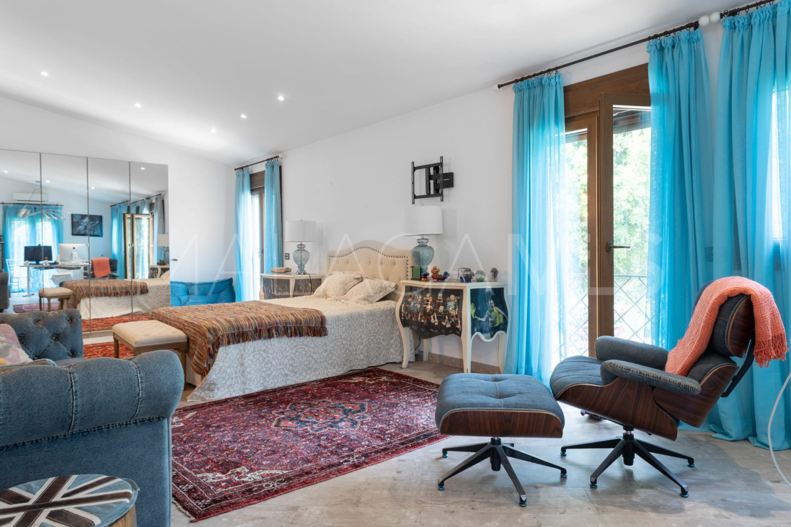 For sale villa with 4 bedrooms in Guadalmina Baja
