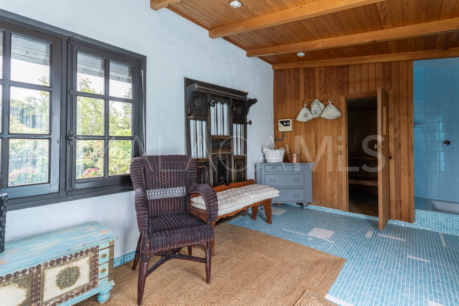 For sale villa with 4 bedrooms in Guadalmina Baja