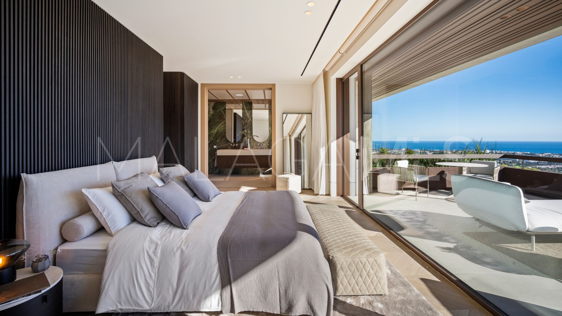 Villa for sale in Benahavis