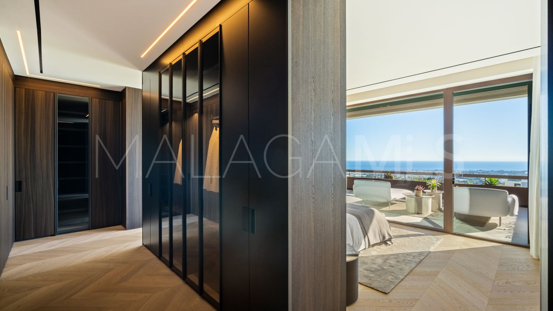 Villa for sale in Benahavis