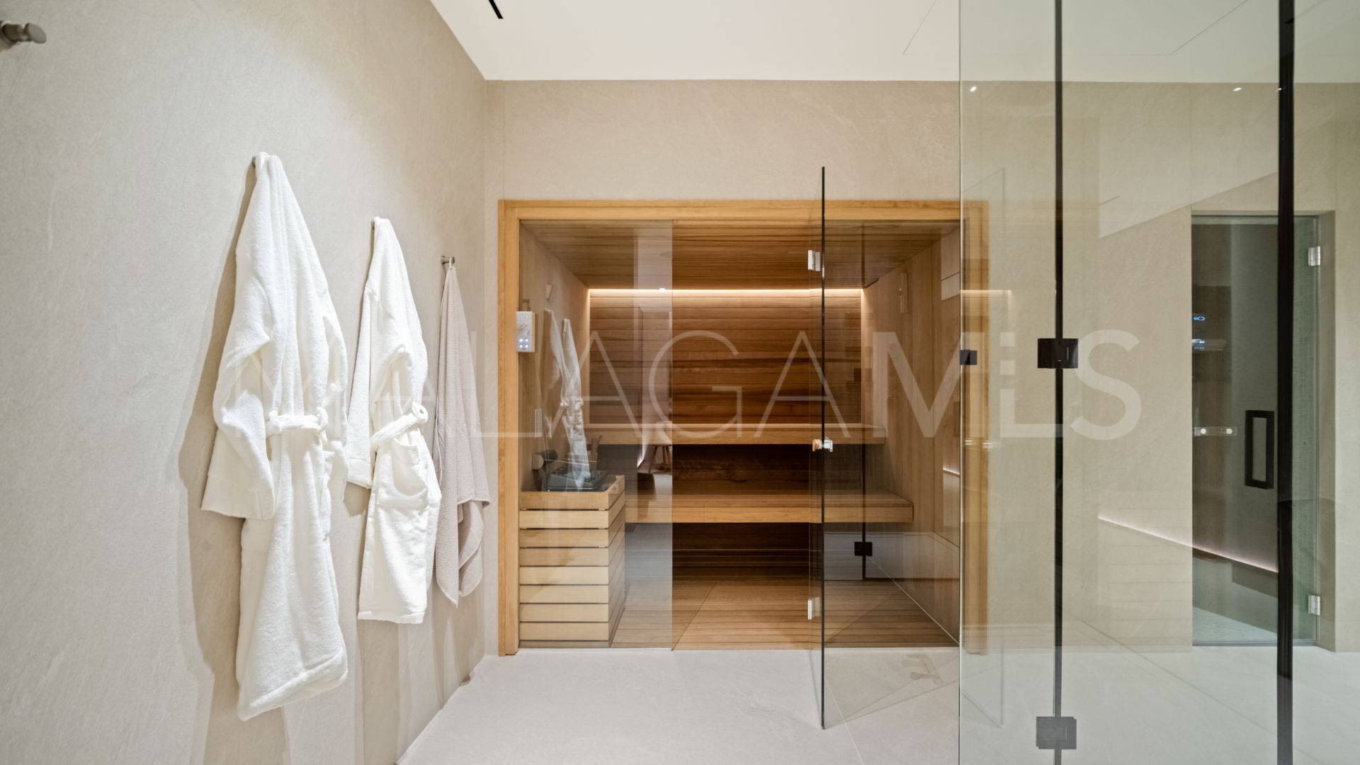 Villa for sale in Benahavis