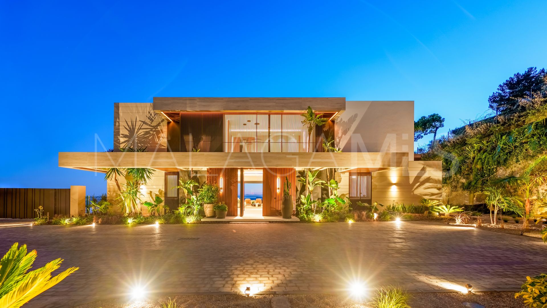 Villa for sale in Benahavis