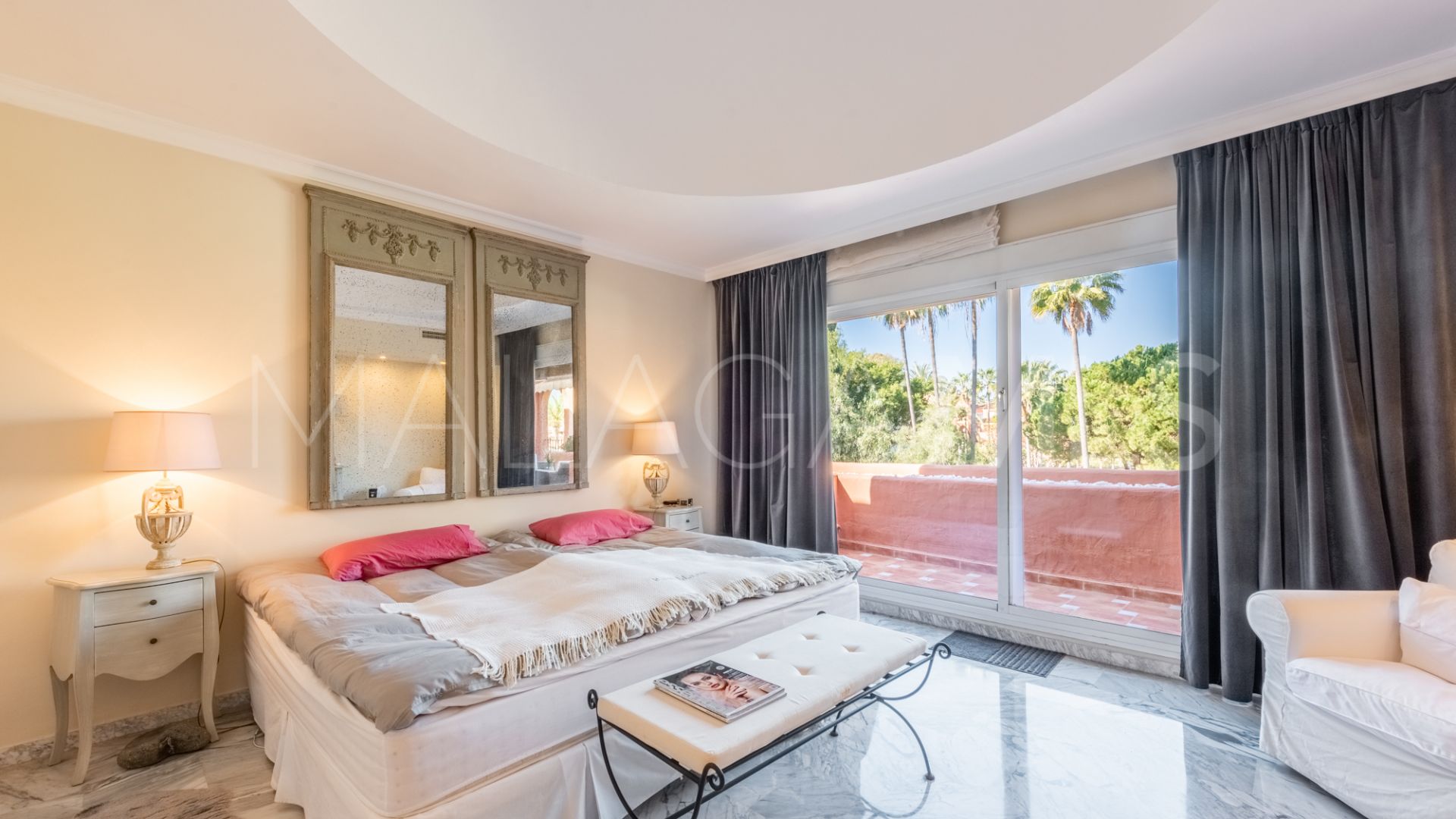 Duplex penthouse for sale in Guadalmina Baja