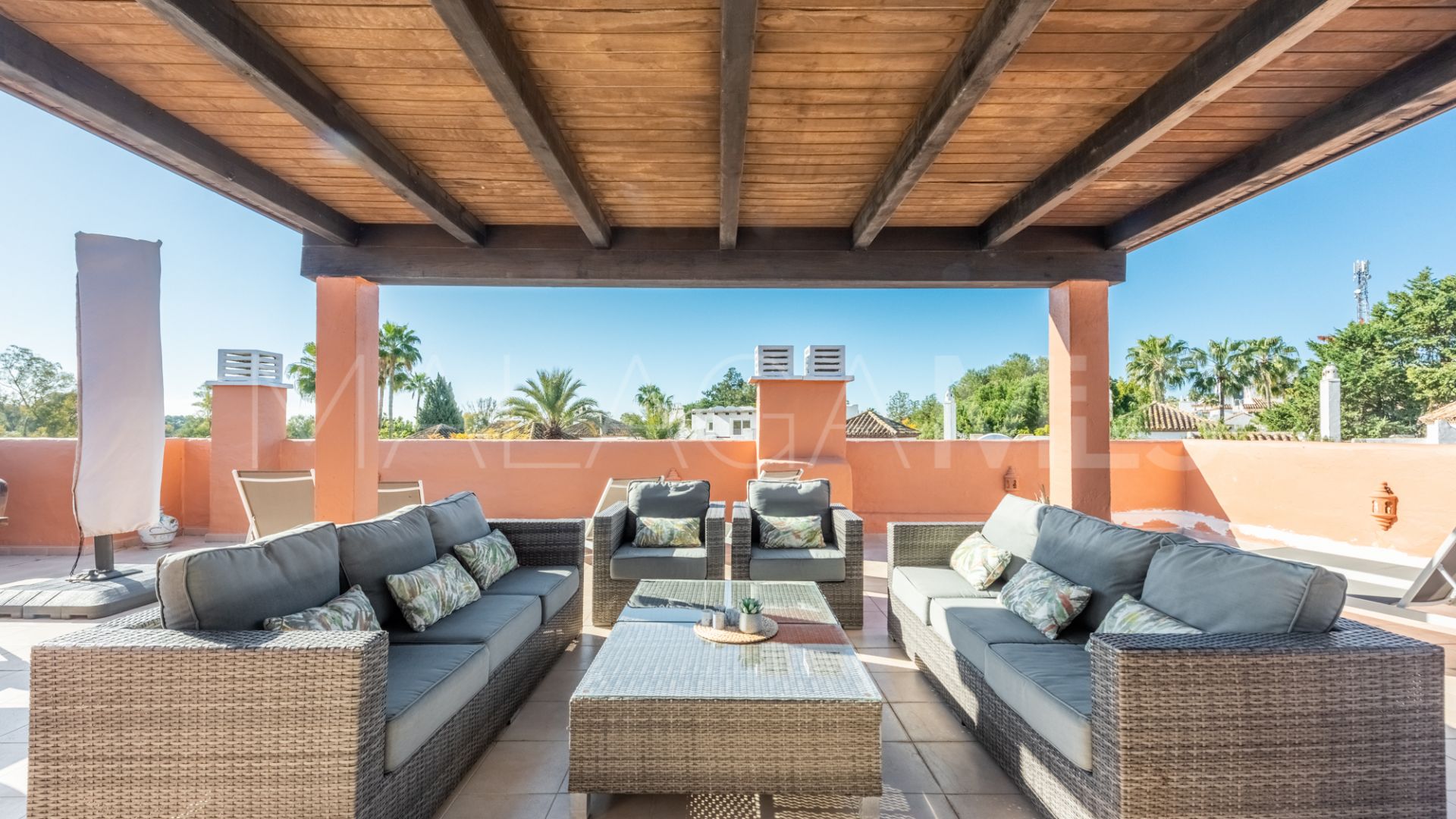 Zweistöckiges penthouse for sale in Guadalmina Baja