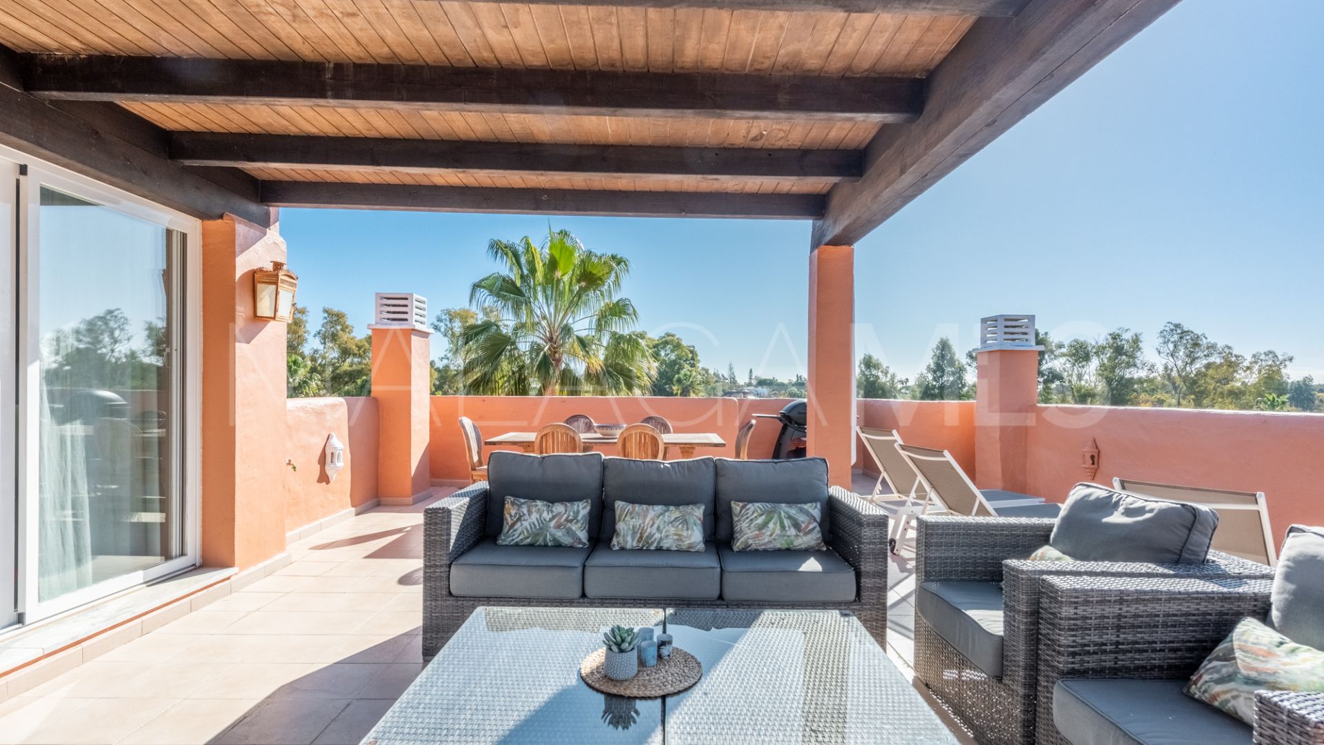 Se vende atico duplex in Guadalmina Baja with 5 bedrooms