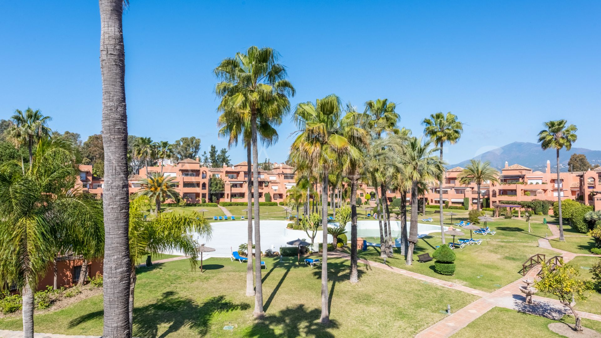 Zweistöckiges penthouse for sale in Guadalmina Baja