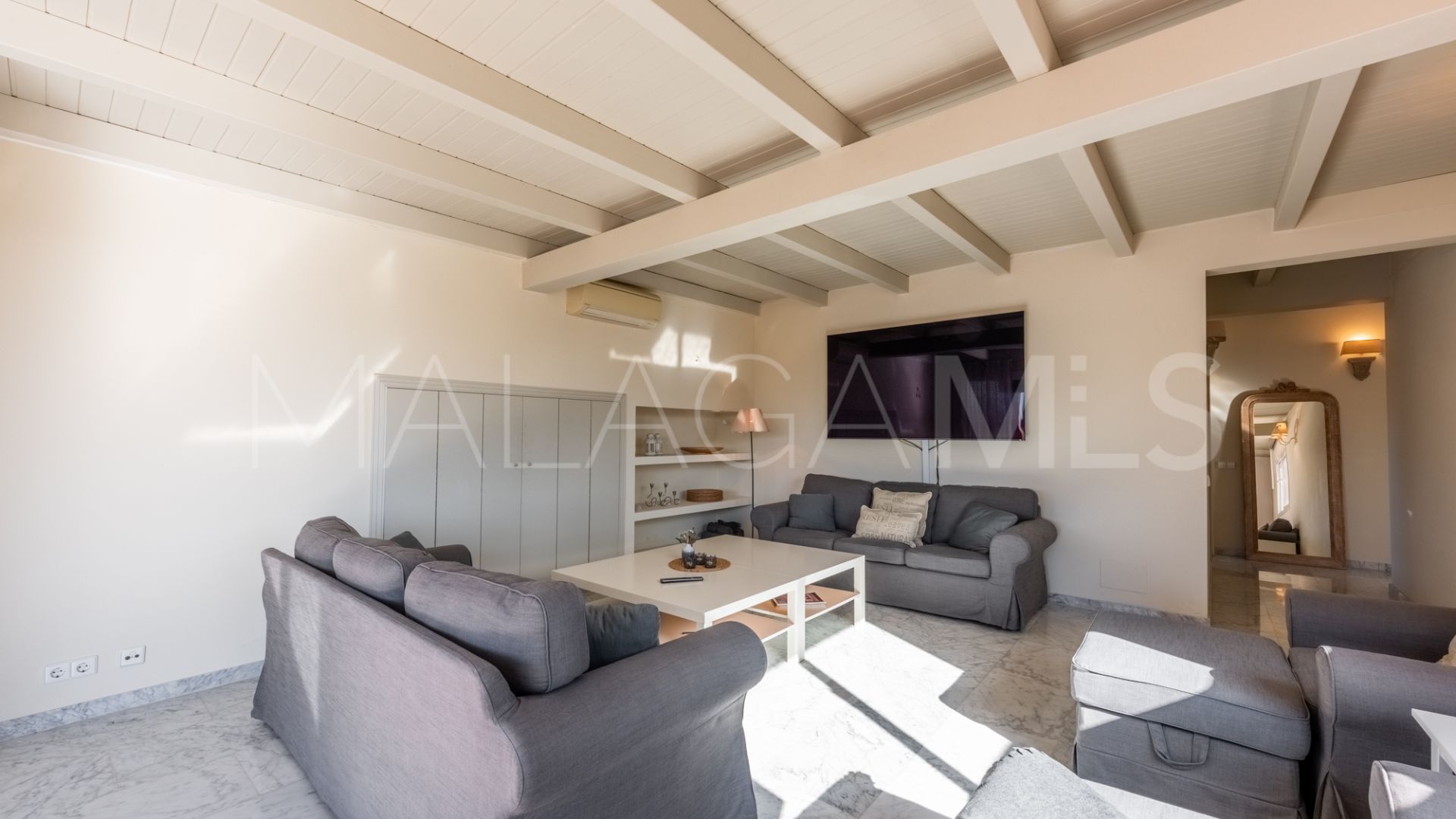 Se vende atico duplex in Guadalmina Baja with 5 bedrooms