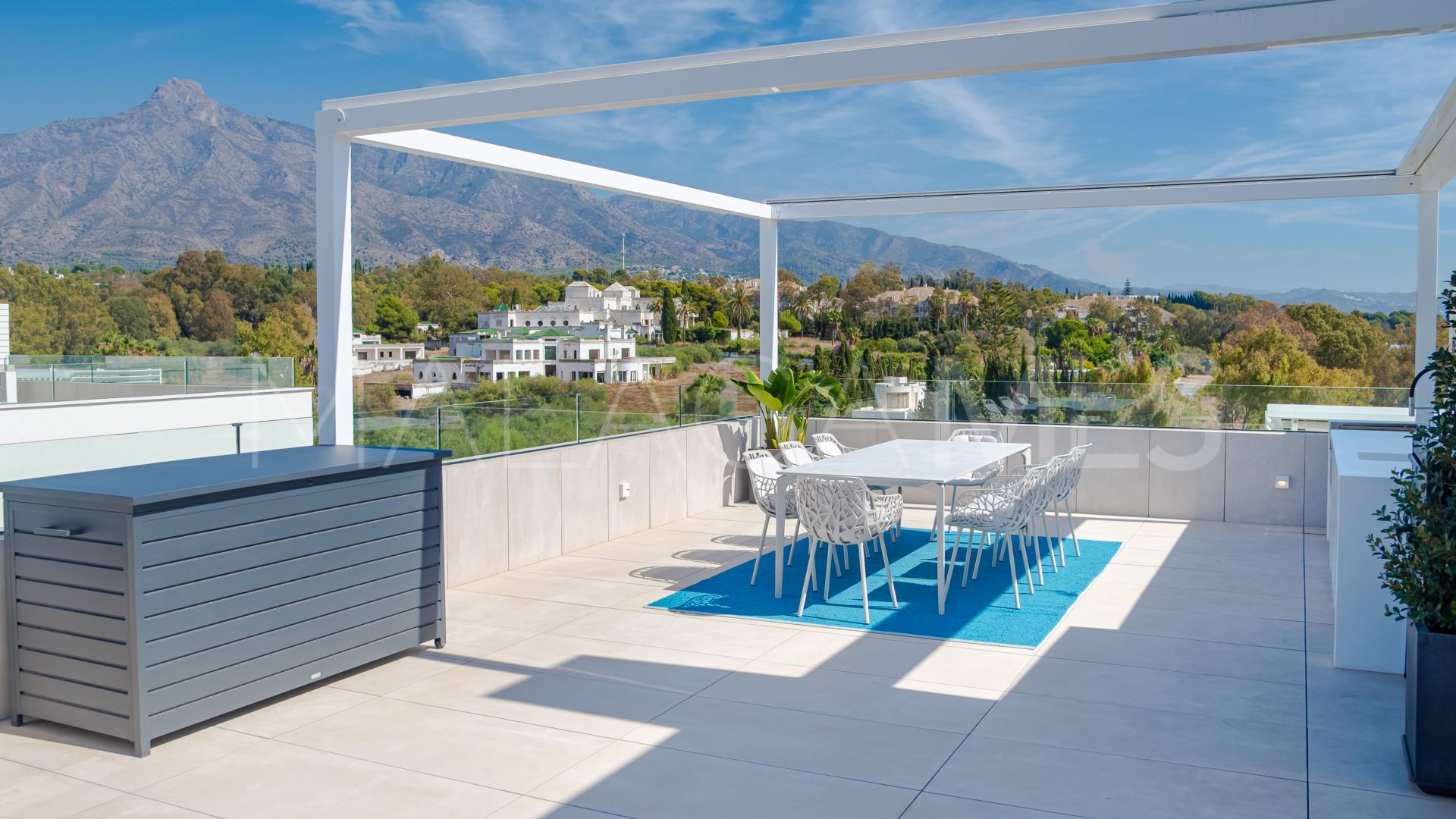 Triplex for sale in Marbella Golden Mile