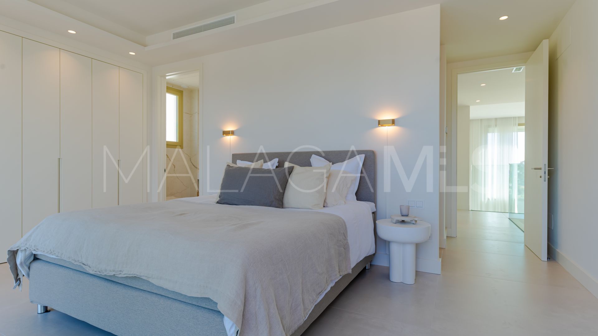 For sale 4 bedrooms triplex in Marbella Golden Mile