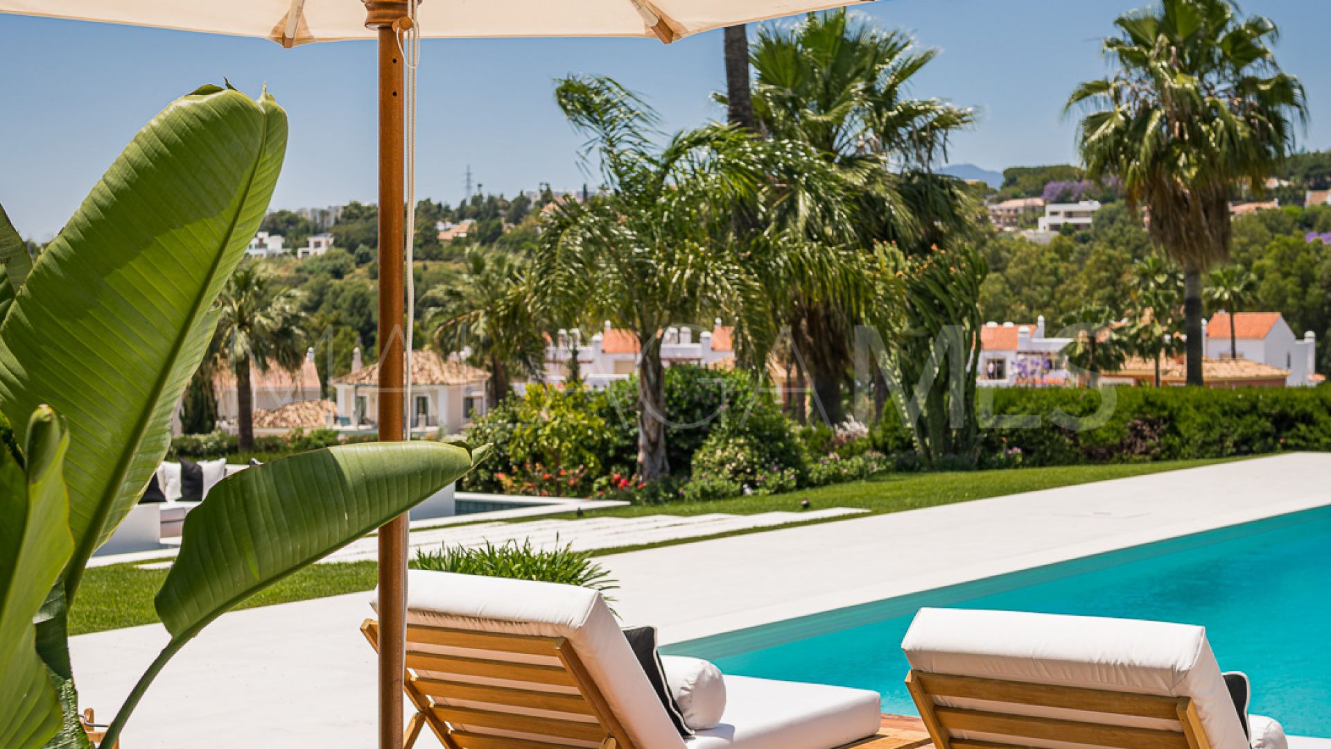 Villa for sale in Nueva Andalucia